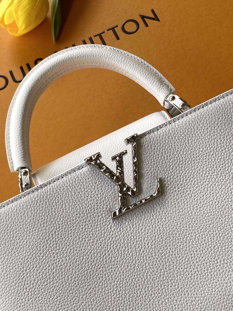 Сумка Capucines East West 33 см фото 9