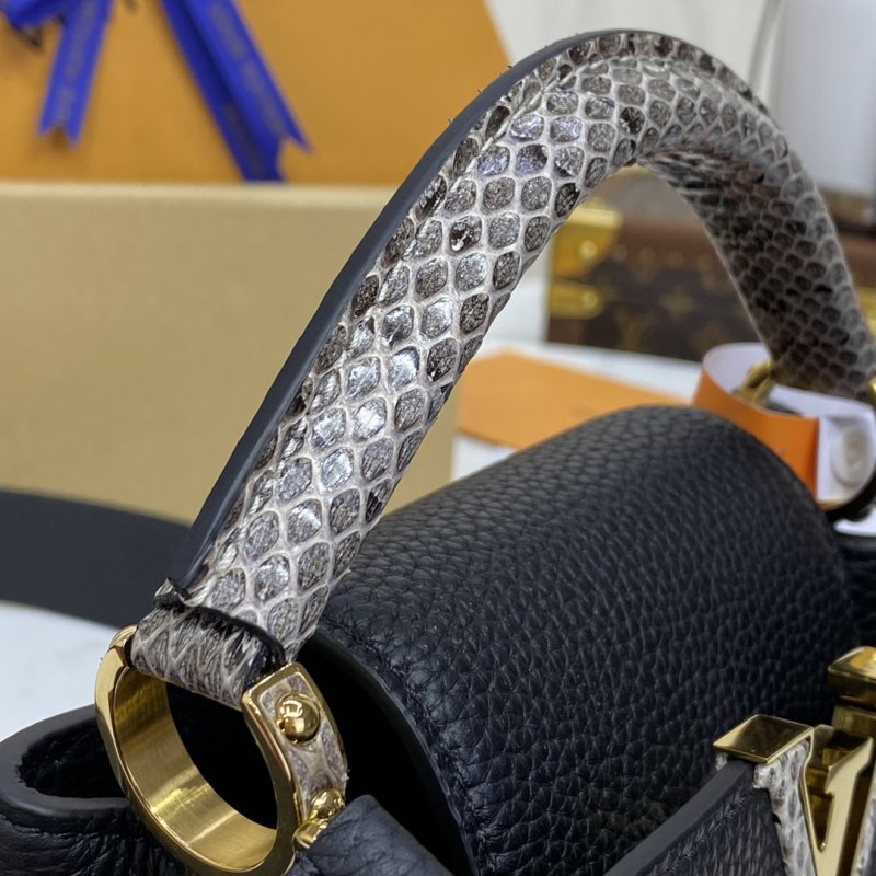 Сумка CAPUCINES M55921 черная 21 см фото 6