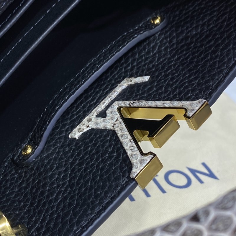 Сумка CAPUCINES M55921 черная 21 см фото 9