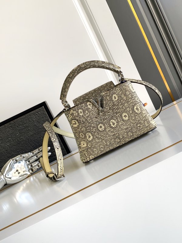 Сумка Capucines Mini Lizard 21 см из кожи ящерицы