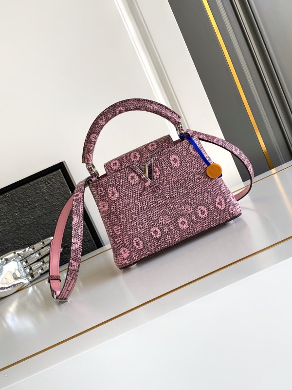 Сумка Capucines Mini Lizard 21 см из кожи ящерицы