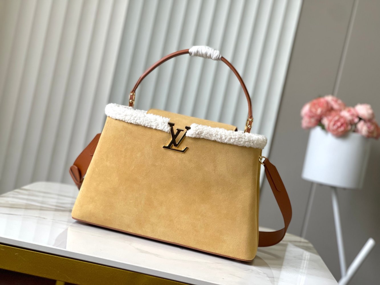 Сумка Capucines Souple 23 см