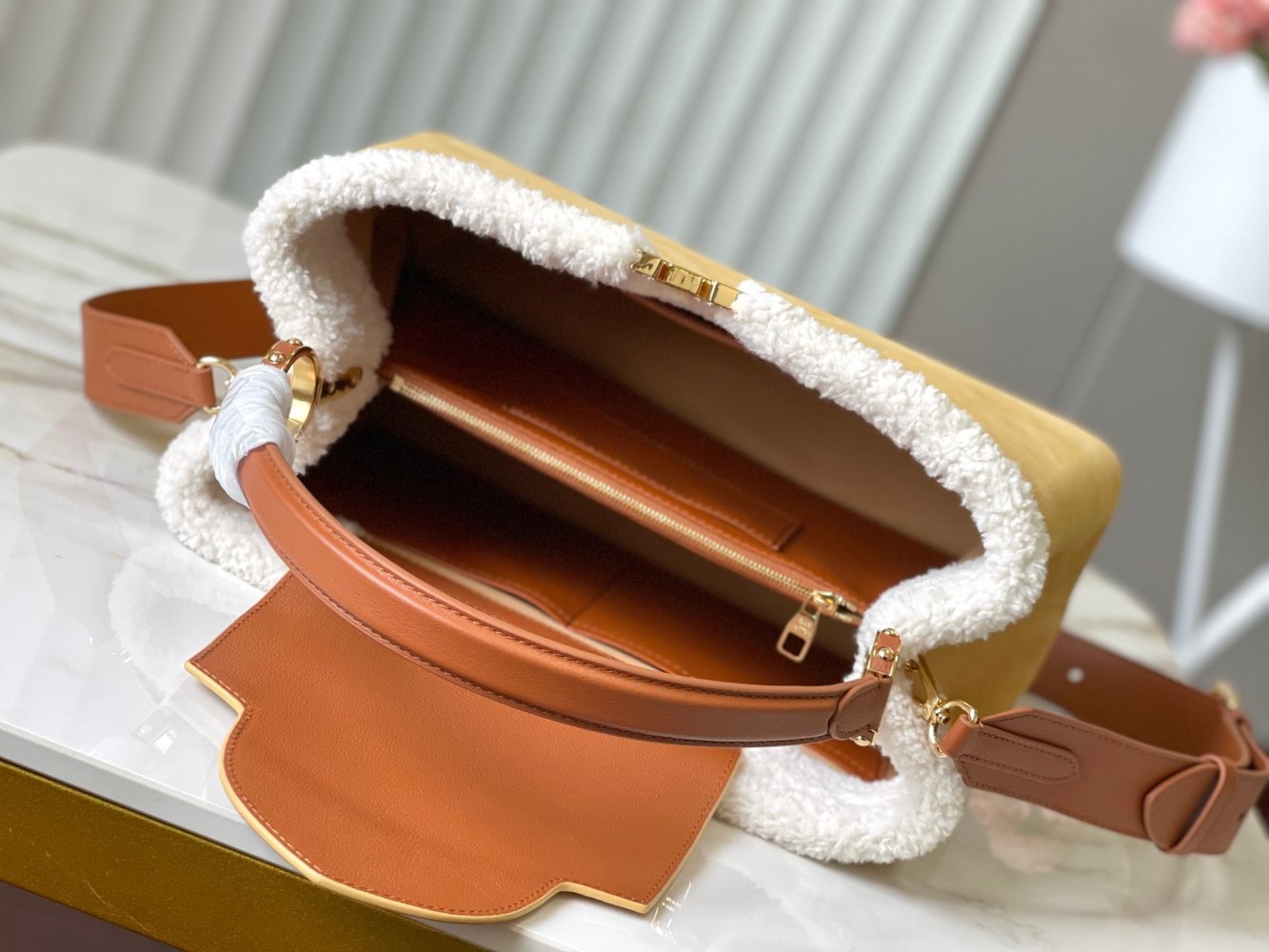 Сумка Capucines Souple 23 см фото 6