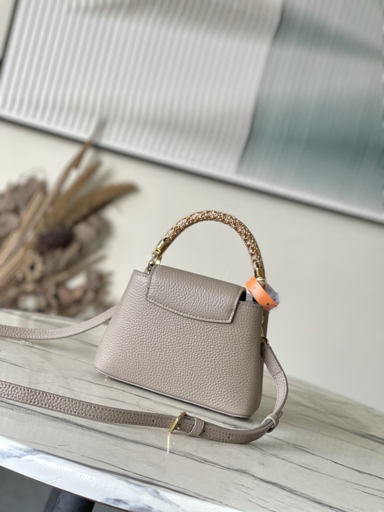 Сумка Capucines Taurillon 21 см фото 3