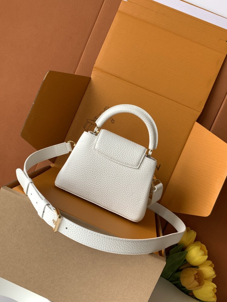 Сумка Capucines Taurillon 21 см фото 4