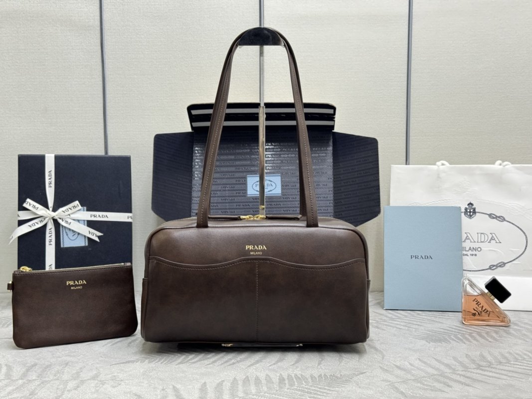 A bag Carry 34 cm leather women's