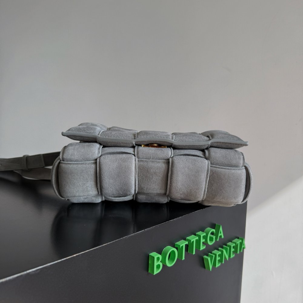 Сумка Cassette из плетеной замши 26 см фото 2