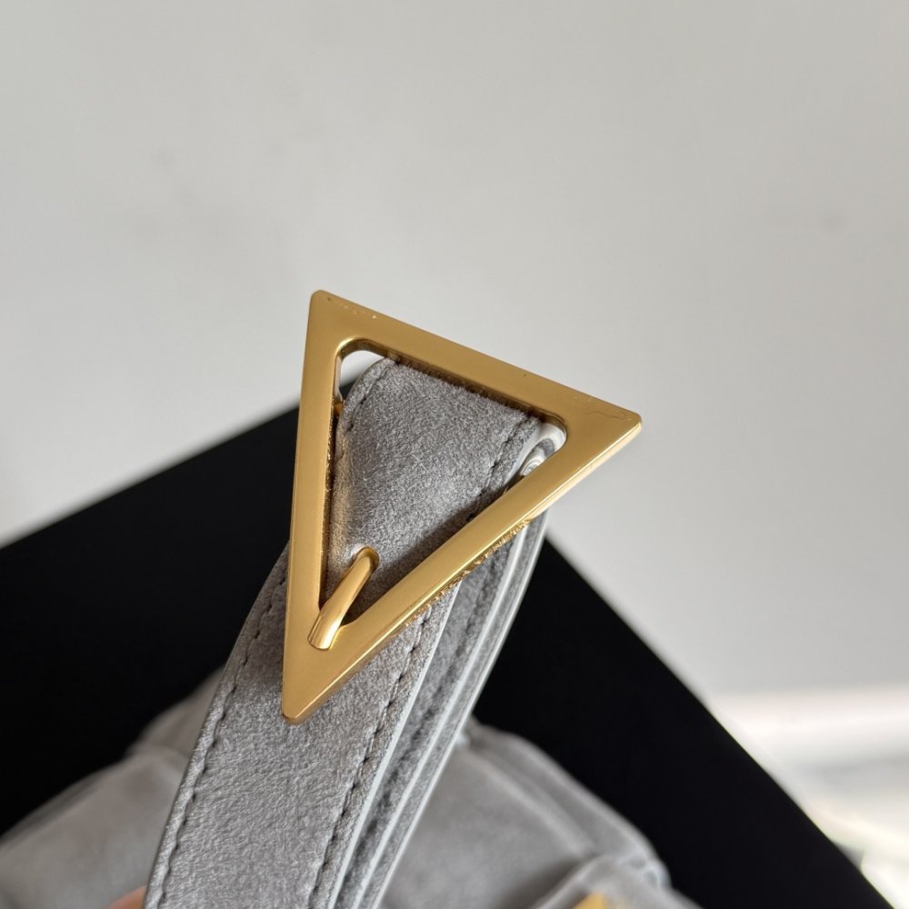 Сумка Cassette из плетеной замши 26 см фото 4