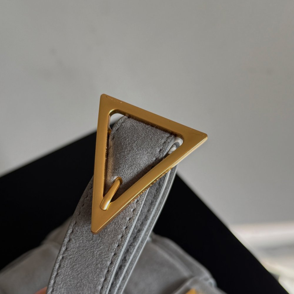 Сумка Cassette из плетеной замши 26 см фото 5