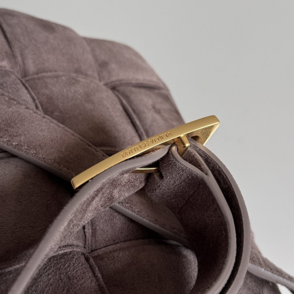 Сумка Cassette из плетеной замши 26 см фото 5