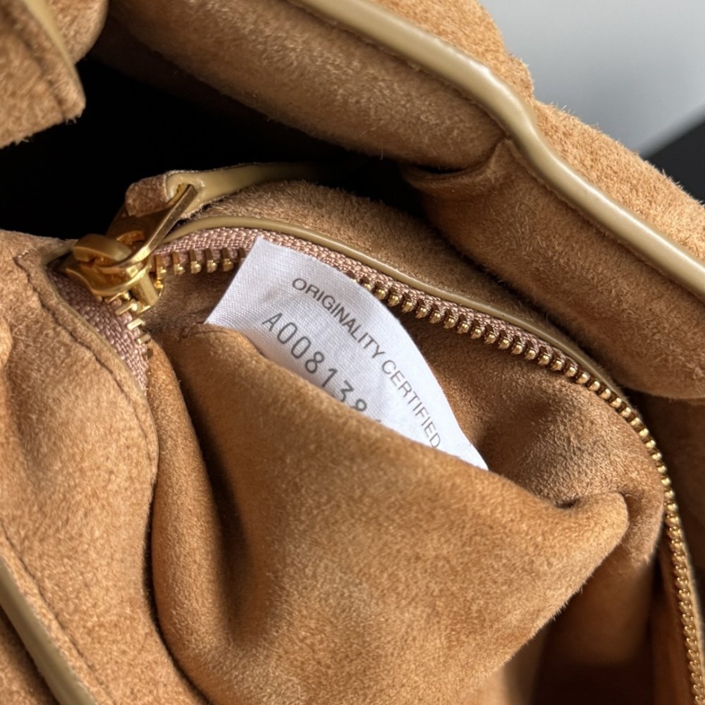 Сумка Cassette из плетеной замши 26 см фото 8