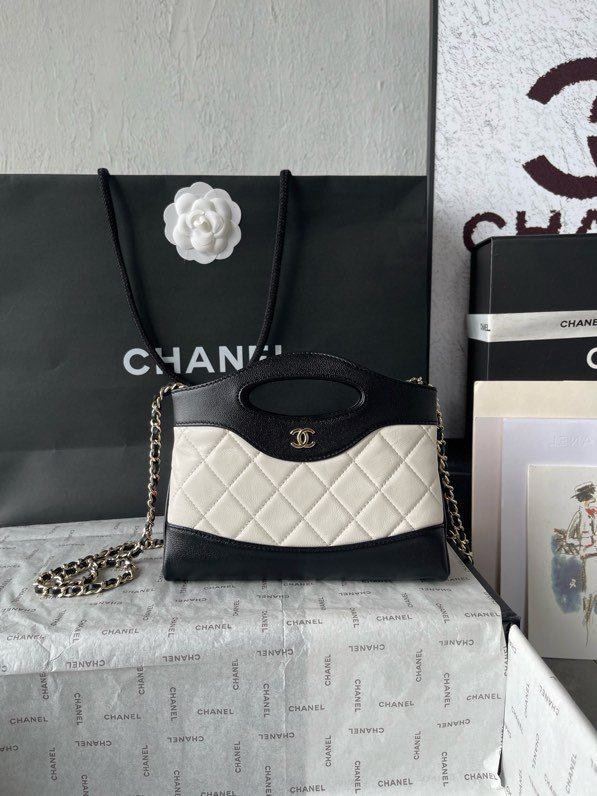 Сумка Chanel 24C женская кожаная 20 см