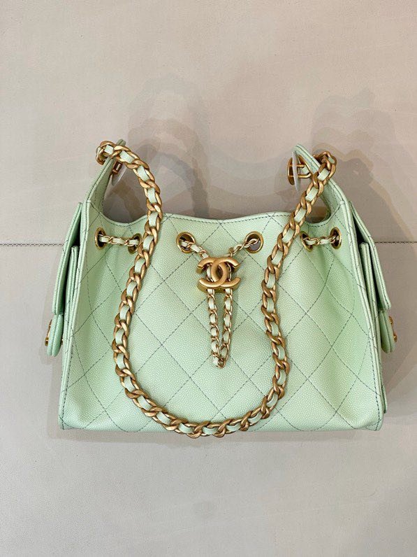 Сумка CHANEL 25 BAG из стёганой кожи с золотой цепочкой и логотипом, мятно-зелёная фото 9