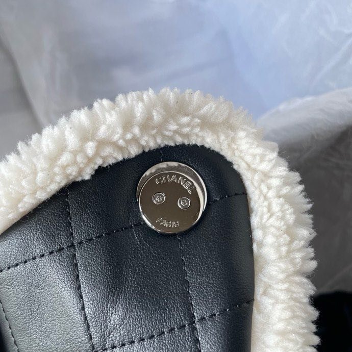 Сумка Chanel 25C Medium женская кожаная с мехом 30 см фото 2