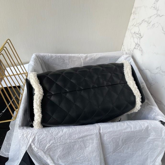 Сумка Chanel 25C Medium женская кожаная с мехом 30 см фото 4