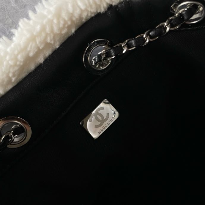 Сумка Chanel 25C Medium женская кожаная с мехом 30 см фото 5