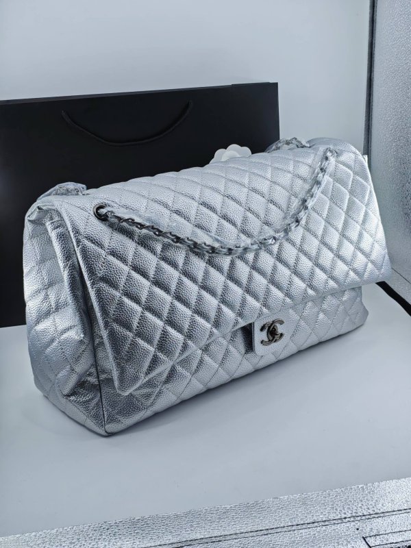 A bag Chanel CF Extra Large Travel Flap Bag 46 cm