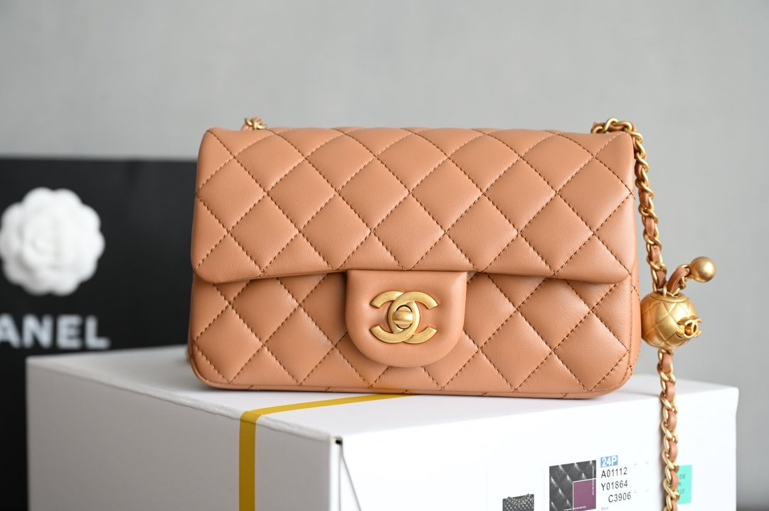 A bag Chanel Mini CF 20 cm