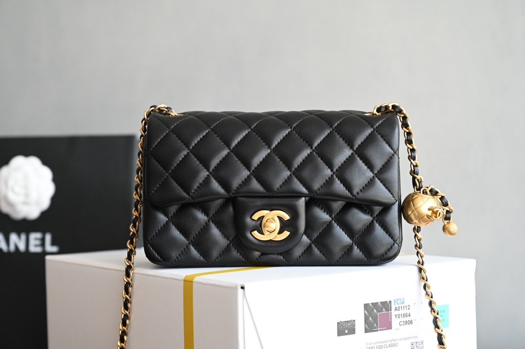 A bag Chanel Mini CF 20 cm