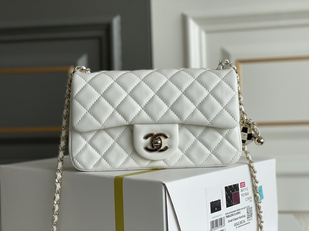 A bag Chanel Mini CF 20 cm