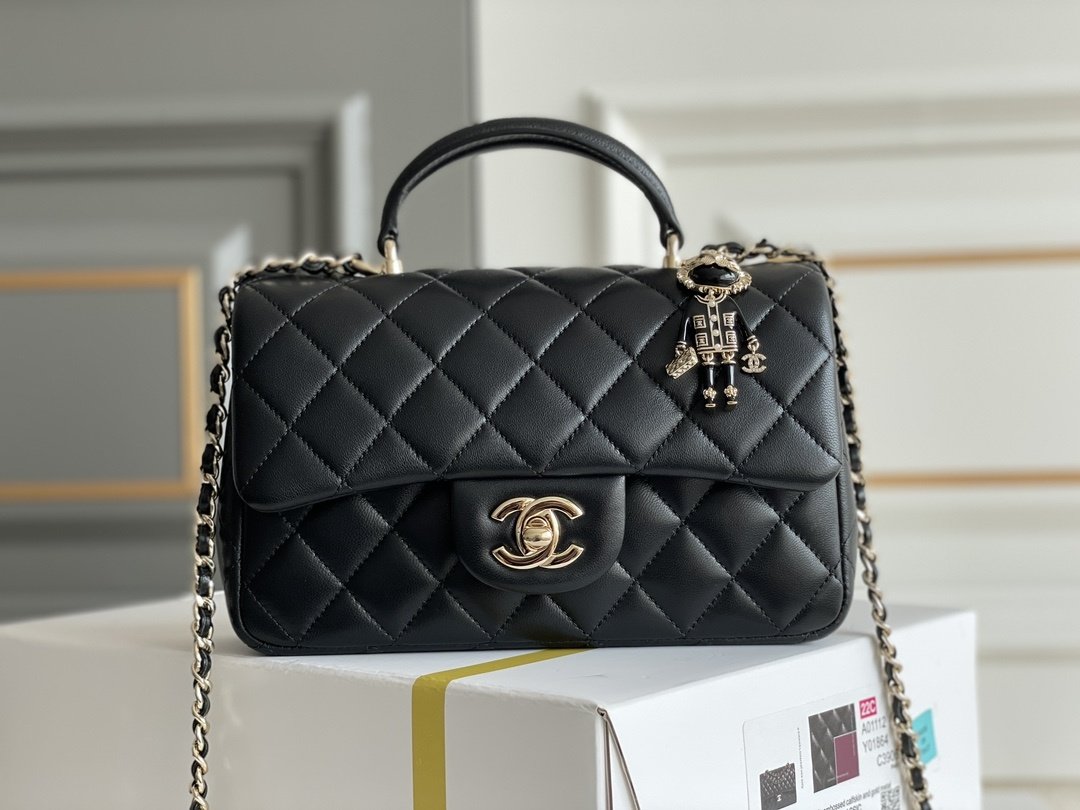 A bag Chanel Mini CF 20 cm