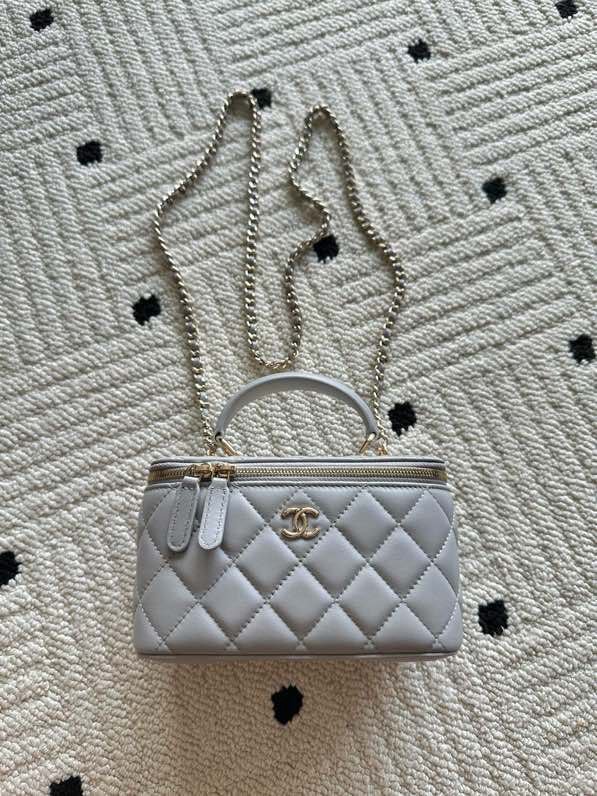 Сумка Chanel Vanity 17 см с гладкой кожей