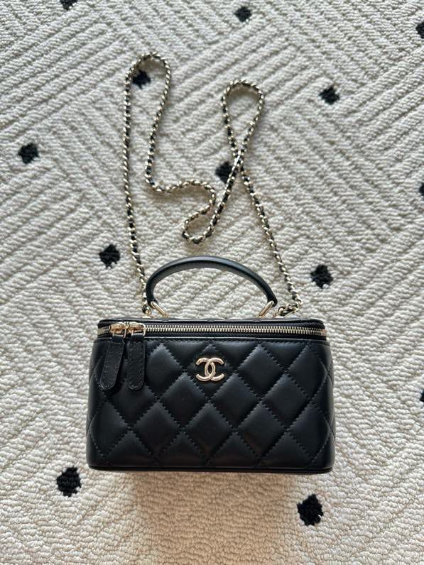 Сумка Chanel Vanity 17 см с гладкой кожей