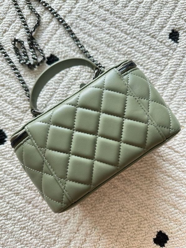 Сумка Chanel Vanity 17 см з гладкою шкірою фото 2