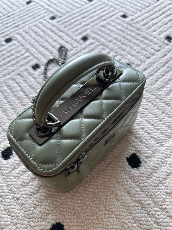 Сумка Chanel Vanity 17 см з гладкою шкірою фото 3