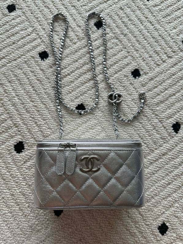 Сумка Chanel Vanity 17 см с зернистой кожей