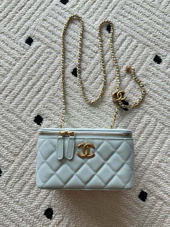 Сумка Chanel Vanity 17 см с зернистой кожей