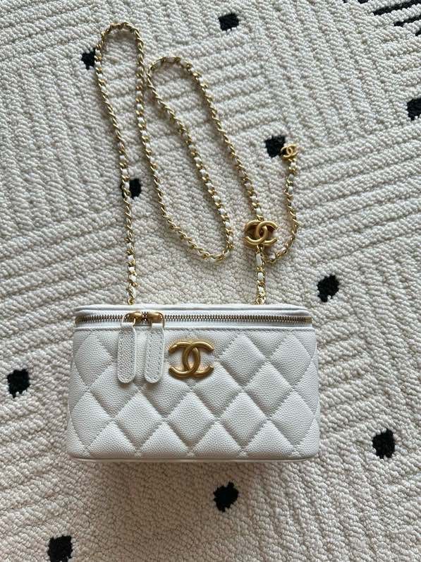 A bag Chanel Vanity 17 cm from grained skin