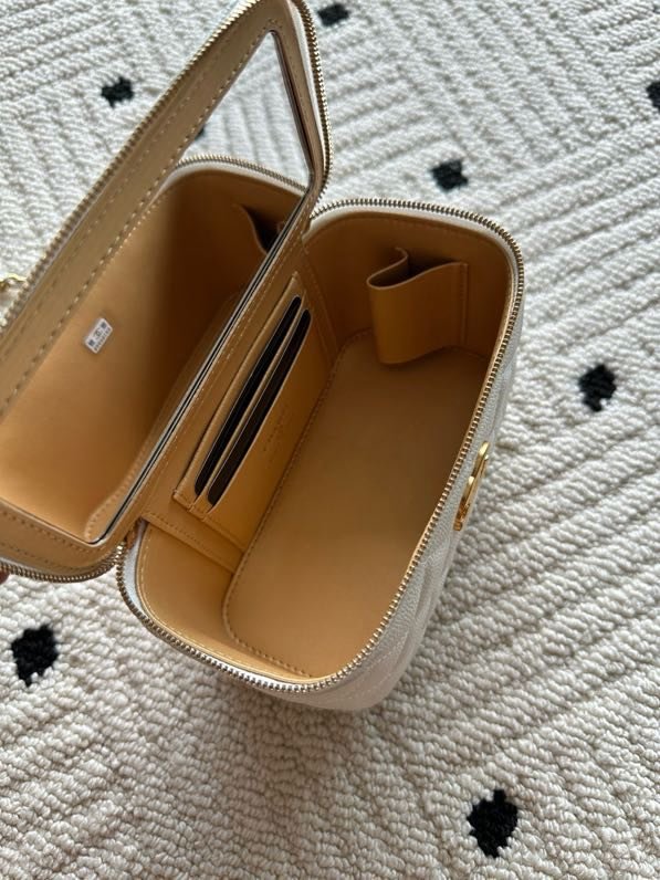 A bag Chanel Vanity 17 cm from grained skin фото 2