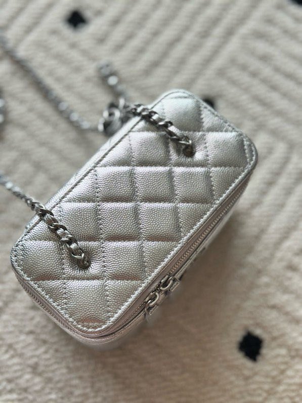 Сумка Chanel Vanity 17 см с зернистой кожей фото 8