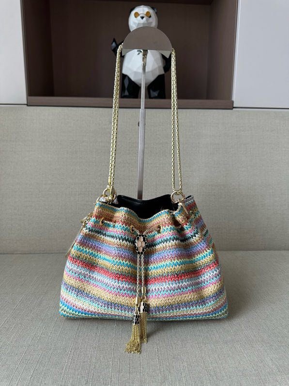 A bag across shoulder 25 cm