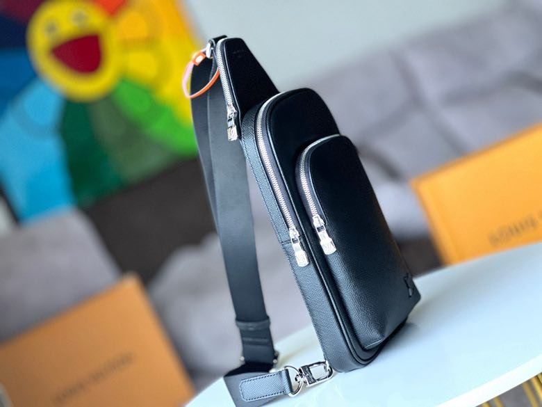 A bag across shoulder Avenue leather фото 2