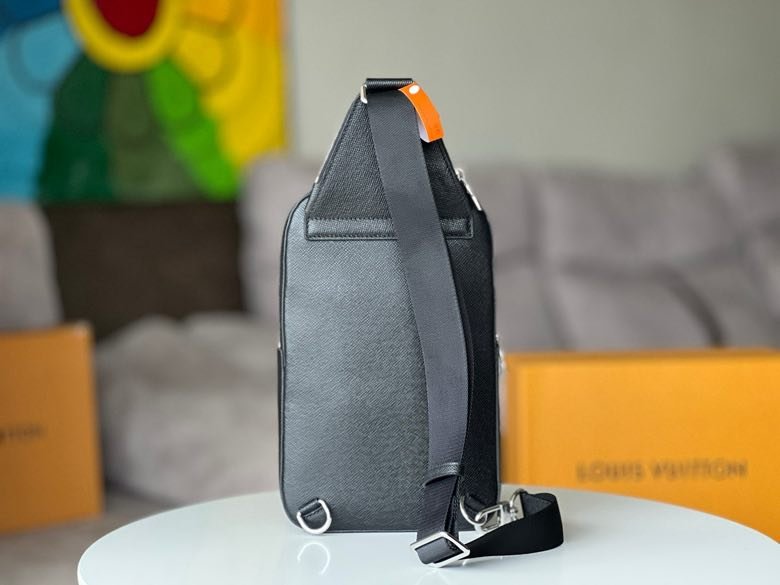 A bag across shoulder Avenue leather фото 3