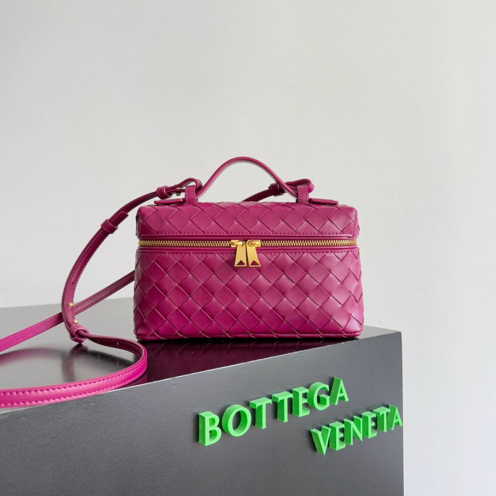 A bag across shoulder Bottega Veneta Spring leather 22 cm