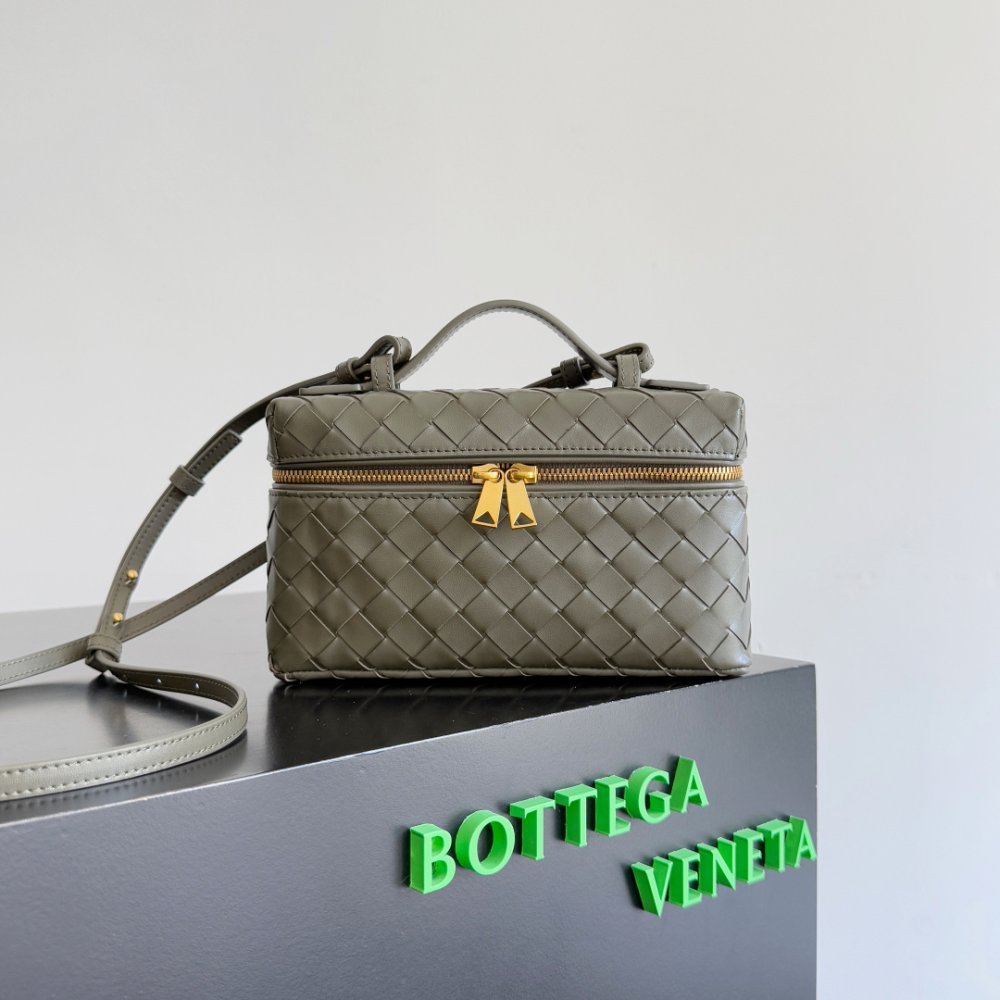 Сумка через плечо Bottega Veneta Spring кожаная 22 см