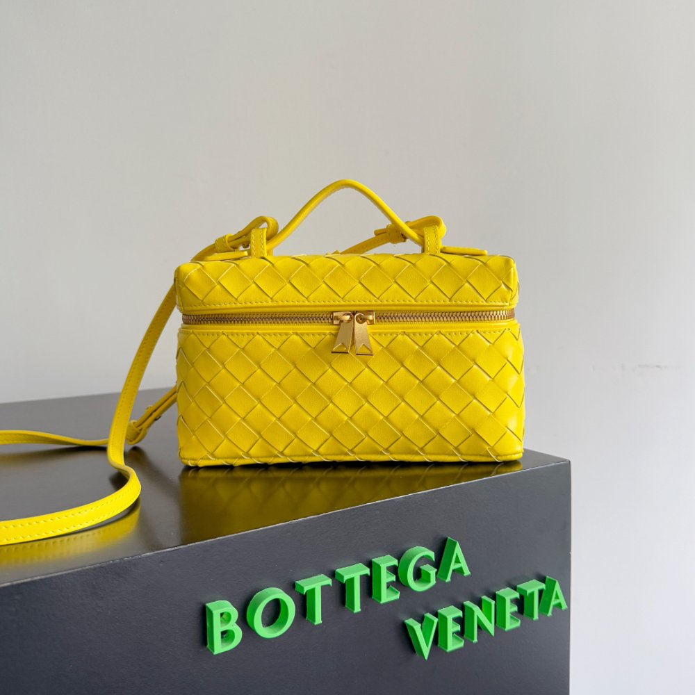 Сумка через плечо Bottega Veneta Spring кожаная 22 см
