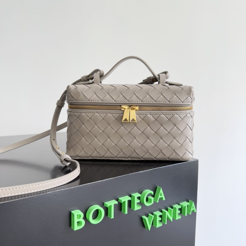 Сумка через плечо Bottega Veneta Spring кожаная 22 см