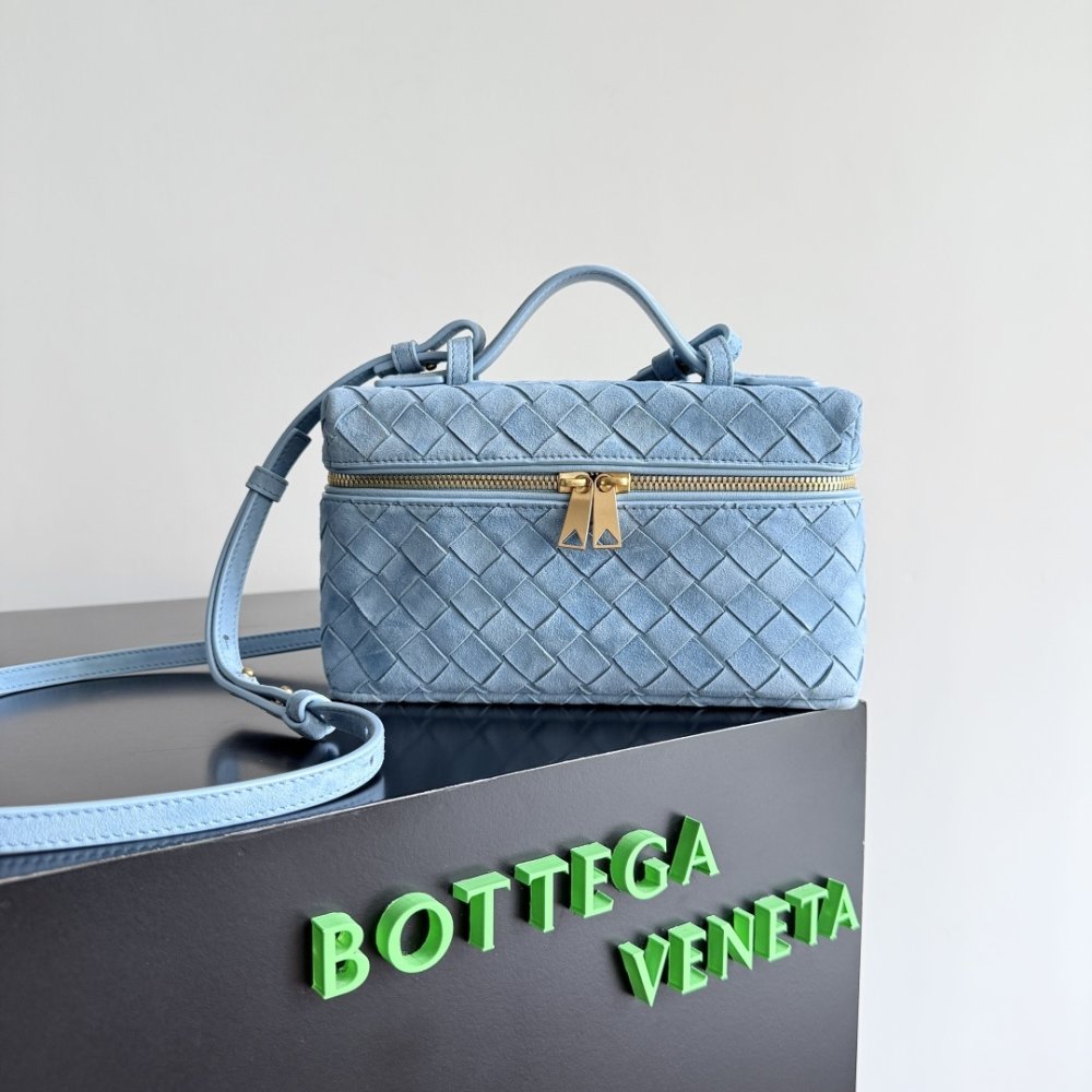 A bag across shoulder Bottega Veneta Spring leather 22 cm