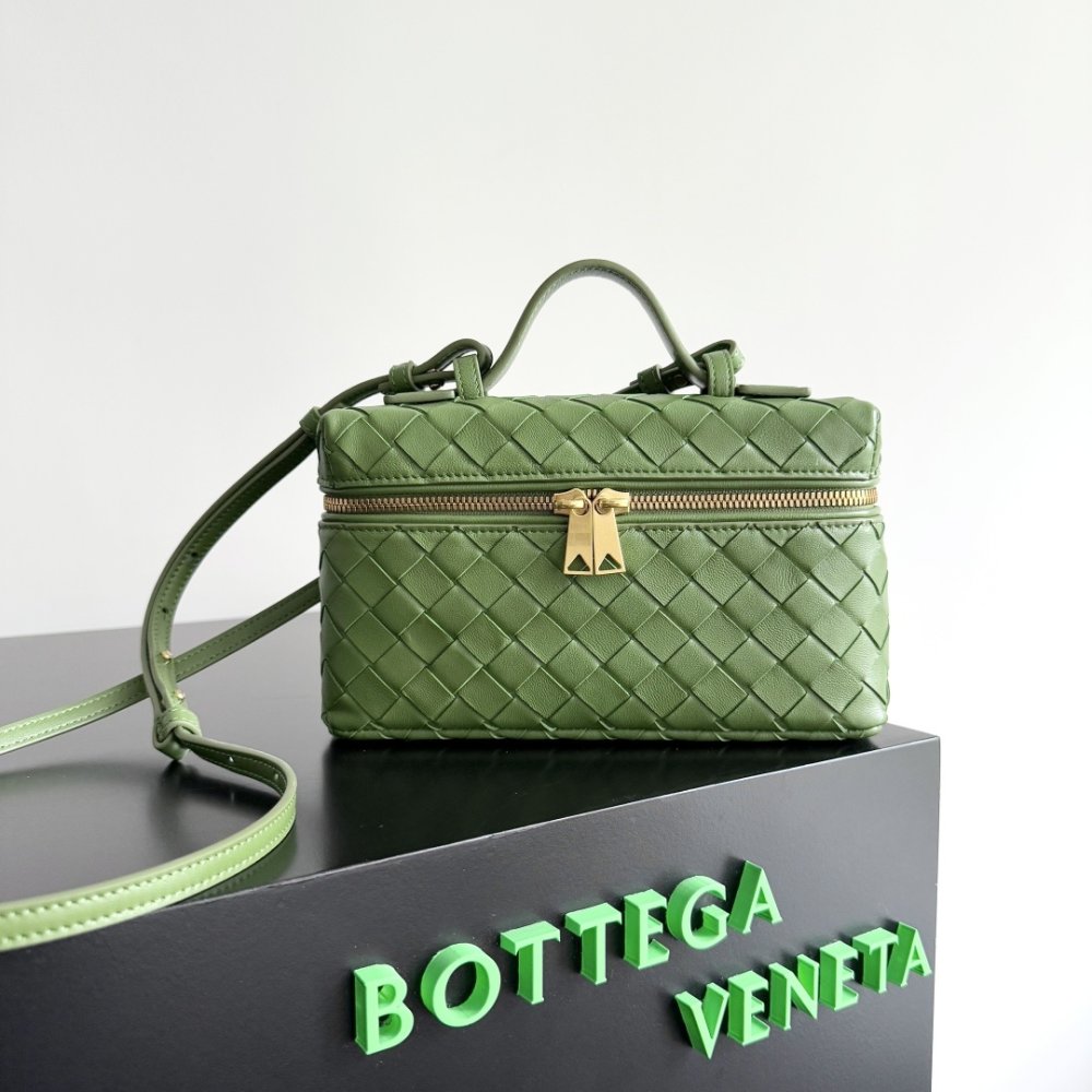 Сумка через плечо Bottega Veneta Spring кожаная 22 см