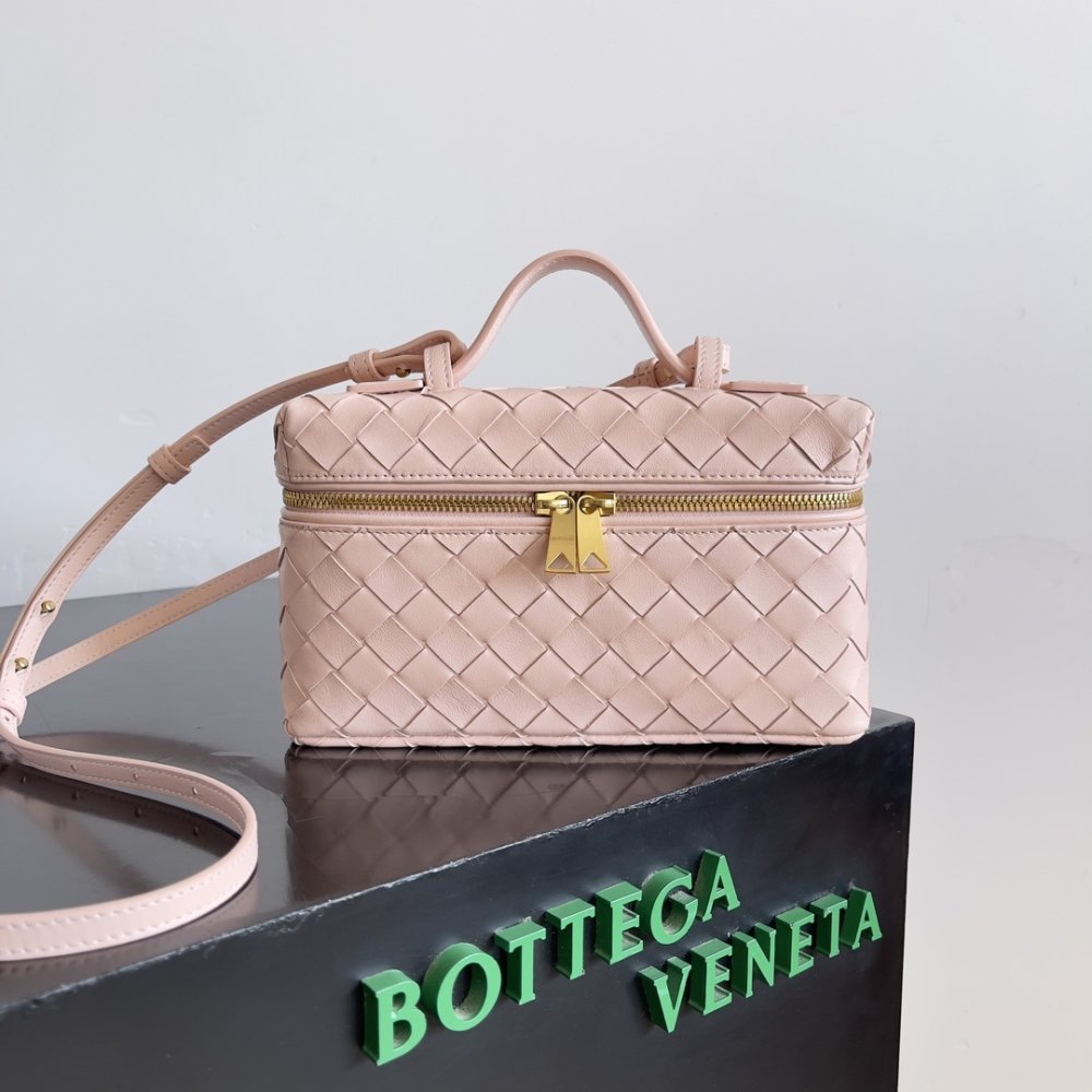 Сумка через плечо Bottega Veneta Spring кожаная 22 см