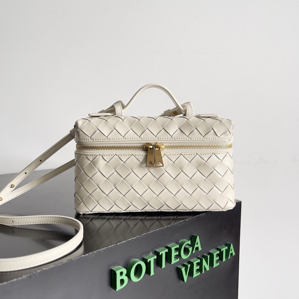 Сумка через плечо Bottega Veneta Spring кожаная 22 см