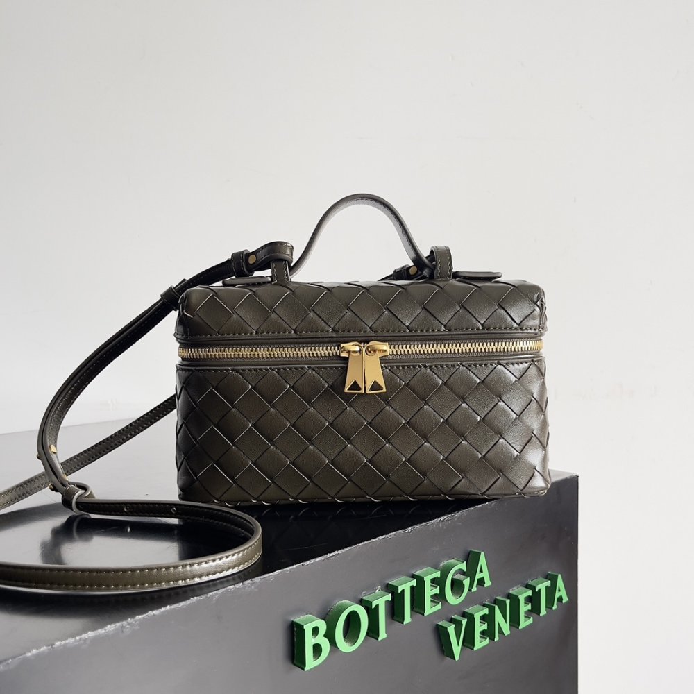 Сумка через плечо Bottega Veneta Spring кожаная 22 см