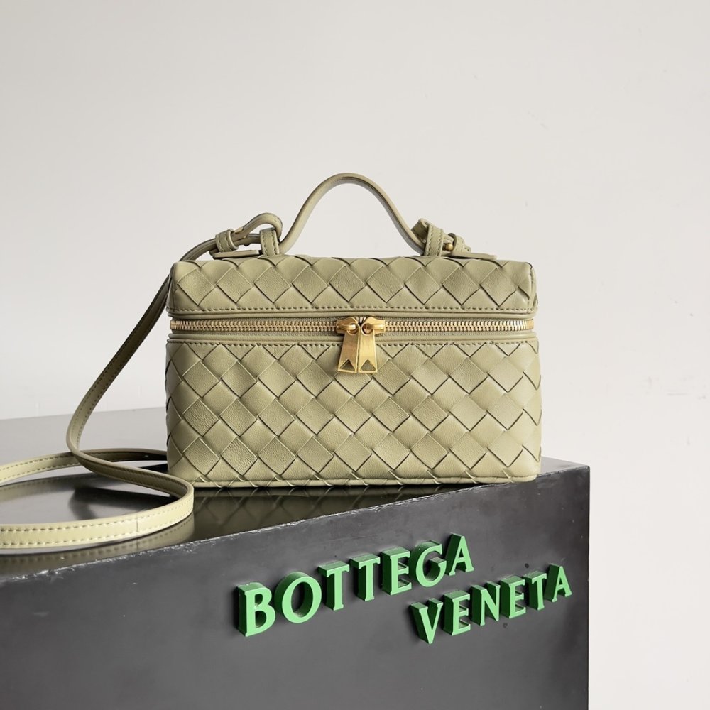 Сумка через плечо Bottega Veneta Spring кожаная 22 см