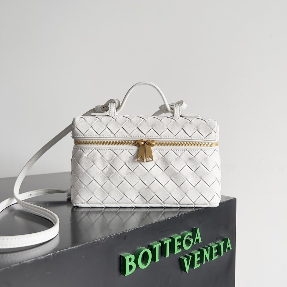 Сумка через плечо Bottega Veneta Spring кожаная 22 см