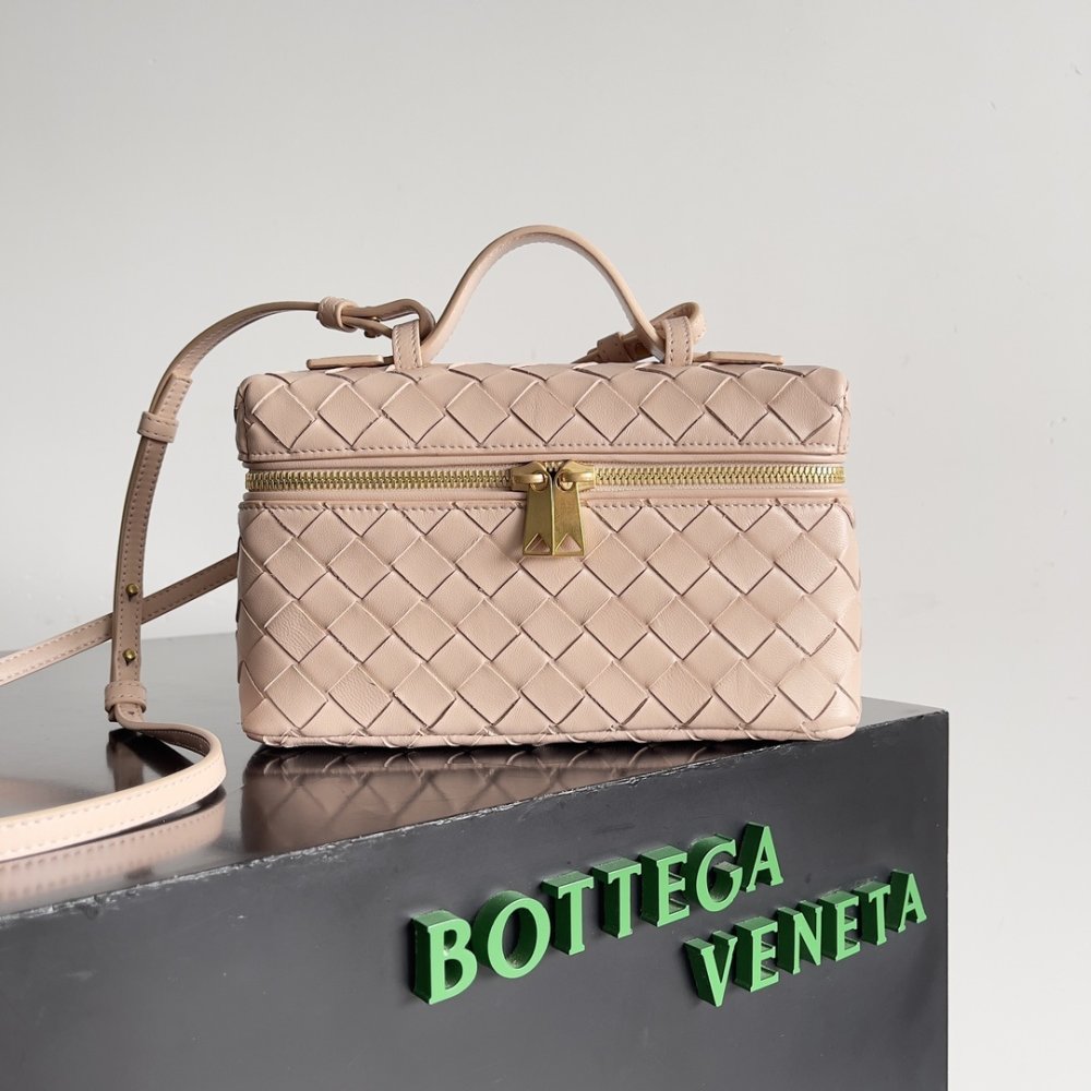 Сумка через плечо Bottega Veneta Spring кожаная 22 см