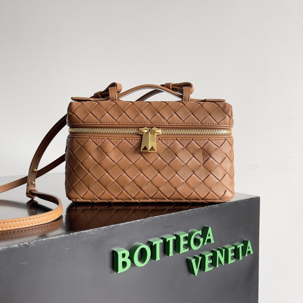 Сумка через плечо Bottega Veneta Spring кожаная 22 см